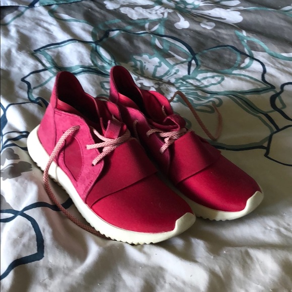 Adidas shoes (mauve/red) - Picture 1 of 3